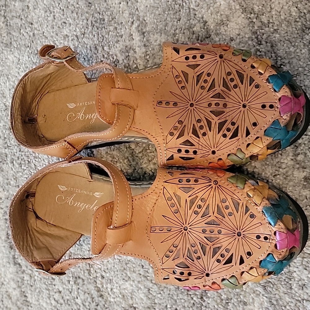 Artesians Angeles Moccasin Style Sandal